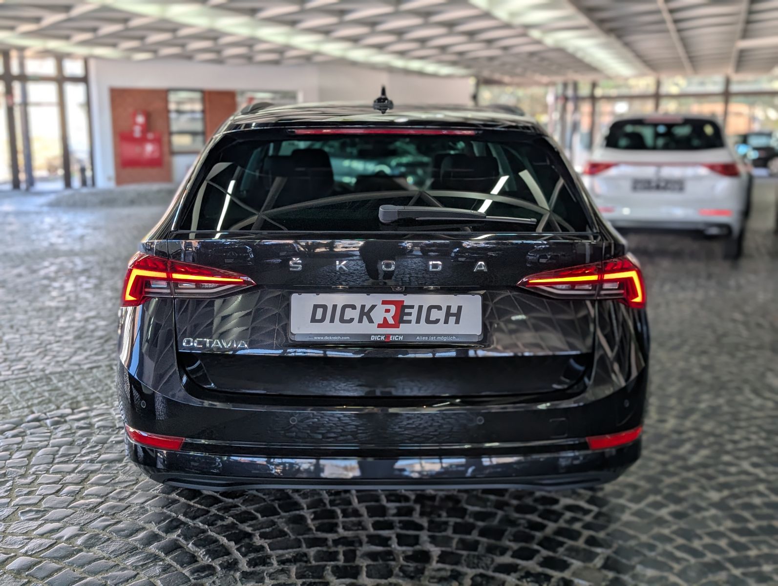 Fahrzeugabbildung SKODA Octavia 2.0TDI Clever AMBI MASSAGE PANO VIRT LED