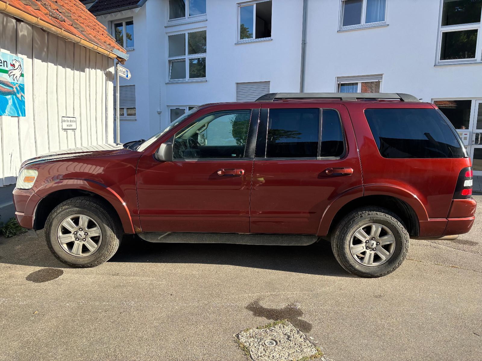 Ford Explorer 2010 — rear view