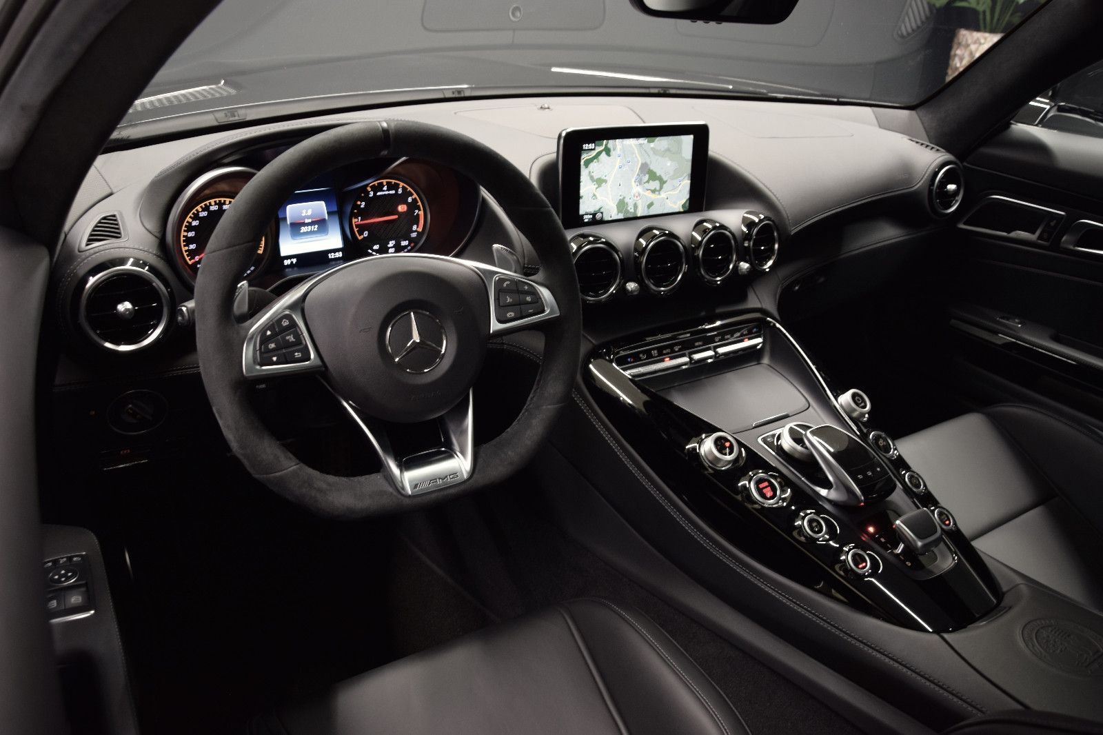 Fahrzeugabbildung Mercedes-Benz AMG GT S Pano Burmester Performance-Sitze 2.Hand