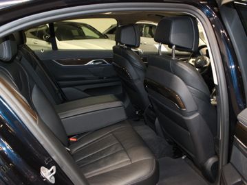BMW 730 - 12