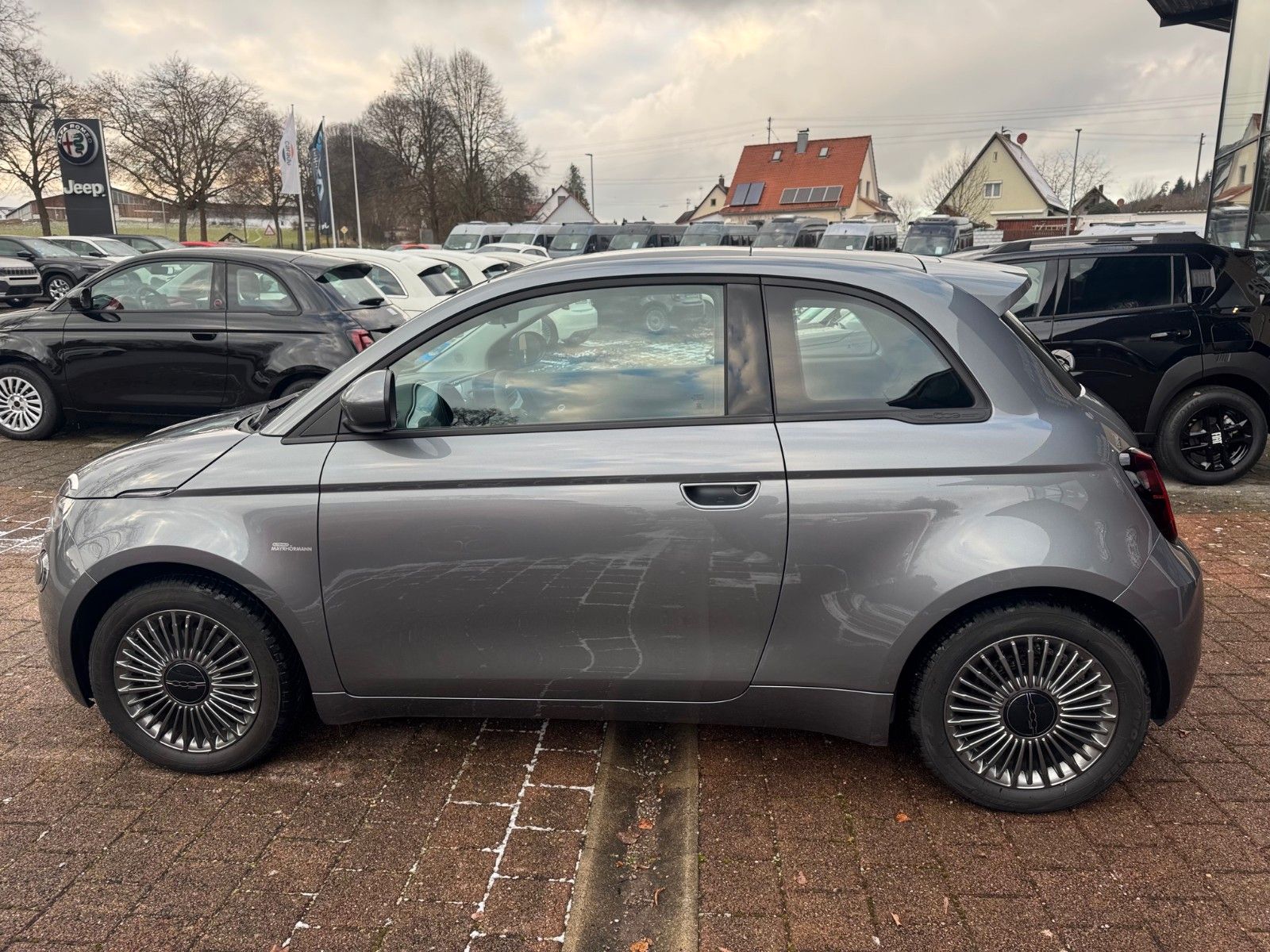 Fahrzeugabbildung Fiat 500e ICON NAVI KAMERA SITZHEIZUNG CARPLAY GLASDA