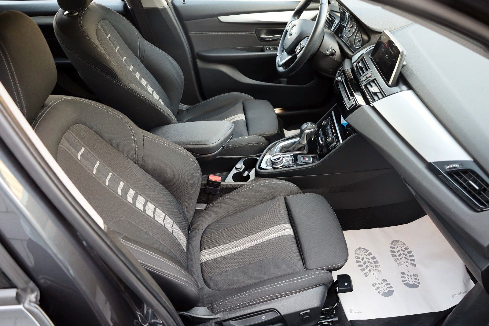 Fahrzeugabbildung BMW 218iA Advantage Active Tourer Navi,LED,SH,PDC