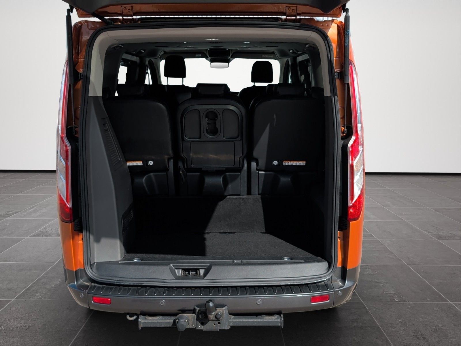 Fahrzeugabbildung Ford TOURNEO CUSTOM 320 L1 ACTIVE STHZ AHK KAM ASSIST
