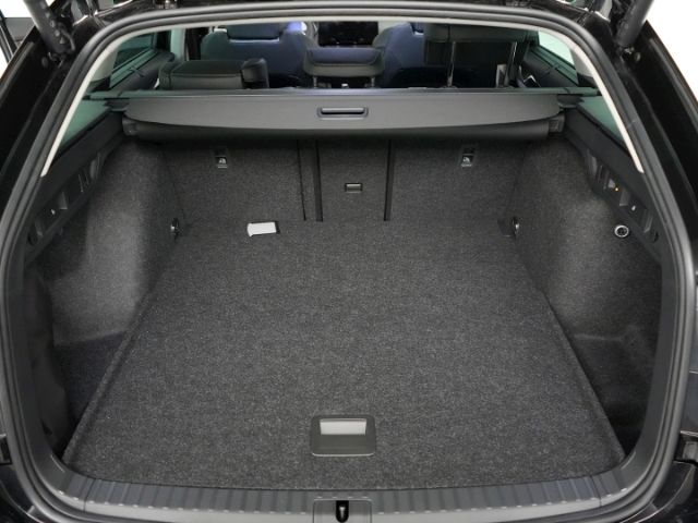Octavia COMBI TOUR TSI+AHK+NAVI+SITZ-/LENKRADHEI