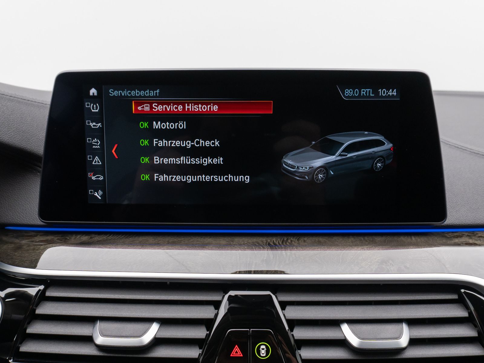 Fahrzeugabbildung BMW 520d Luxury Line Kamera HUD H/K Massage DisplKey