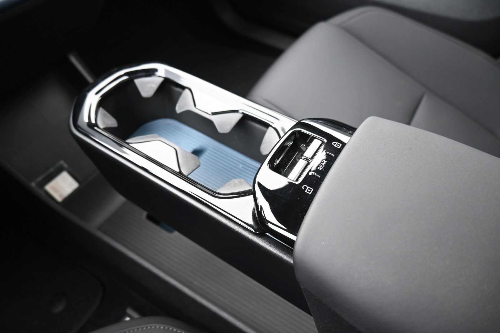 Fahrzeugabbildung Volvo EX30 Single Motor Extended Range Ultra*ACC*PANO