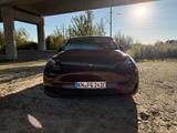 Tesla Model Y Long Range RWD mit EAP+Tieferlegung+AHK - Tesla Model Y: Rot