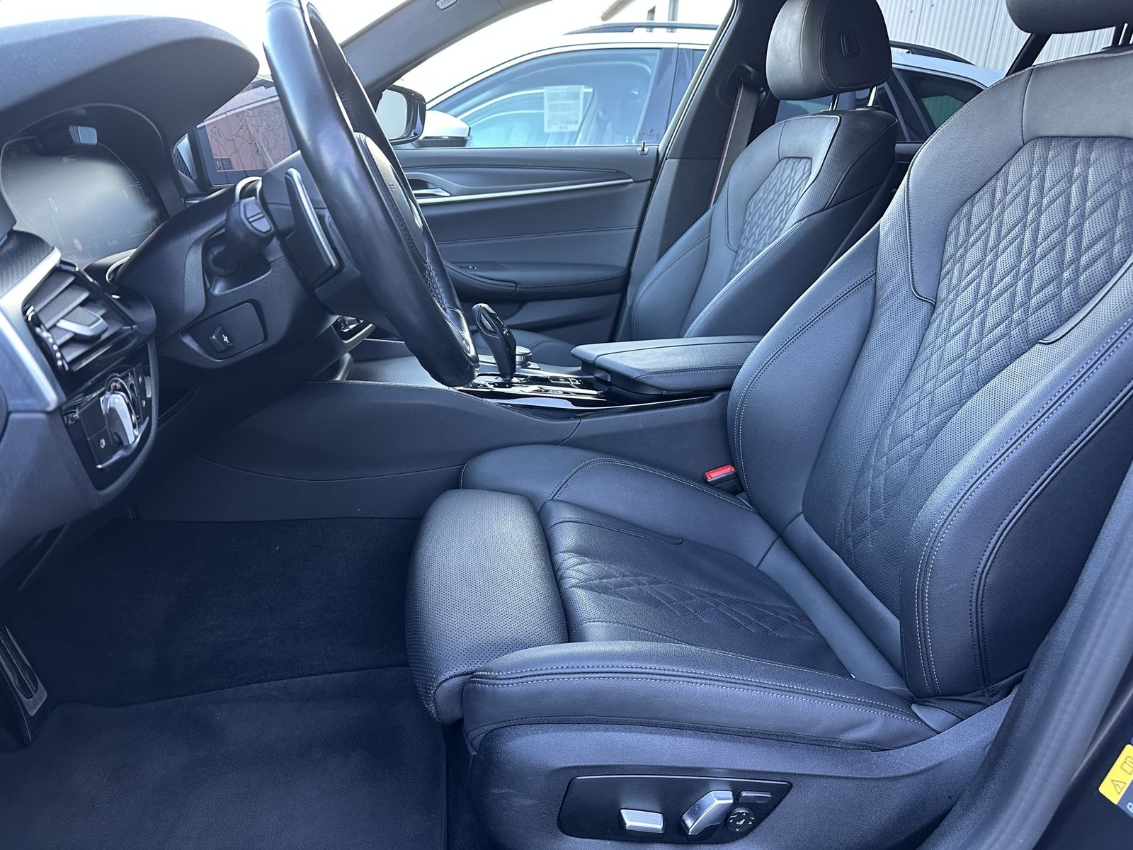 Fahrzeugabbildung BMW 530e Touring xD M-Sport Pro NAV+LASER+19ZOLL+HUD