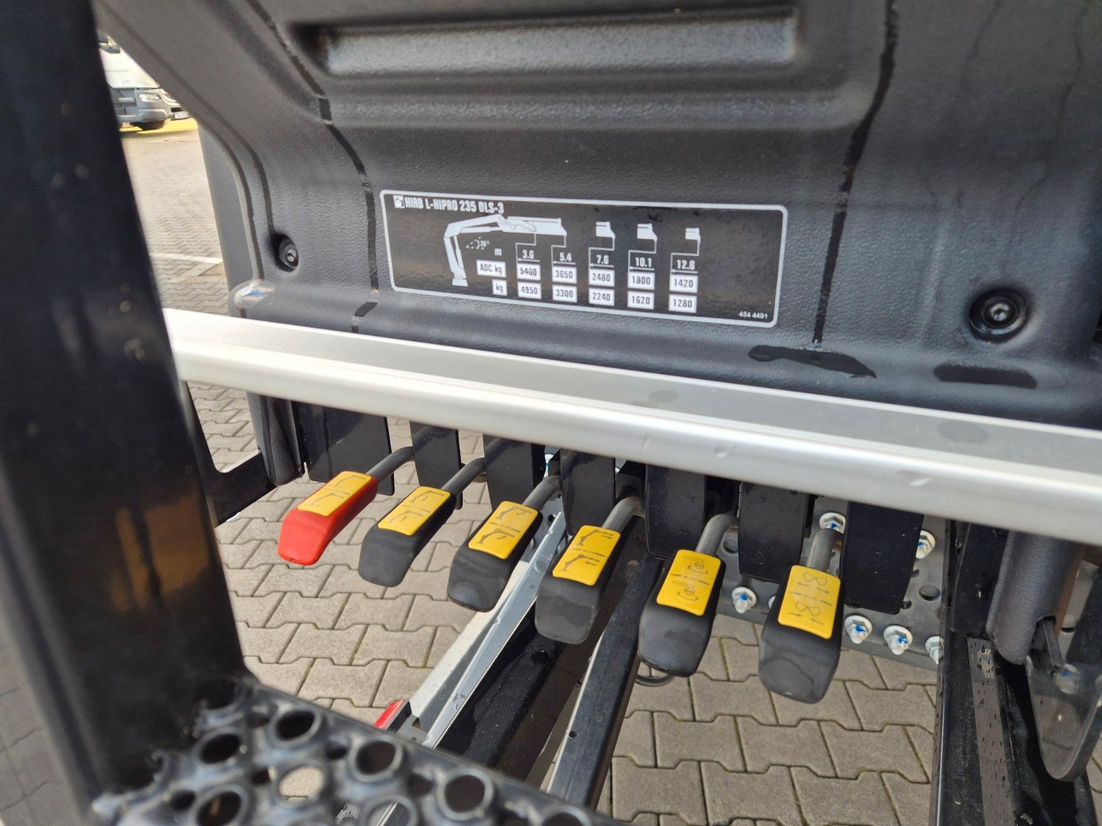 Fahrzeugabbildung Mercedes-Benz Actros 2545 L 6x2 Hiab L-HIPRO 235 DLS-3