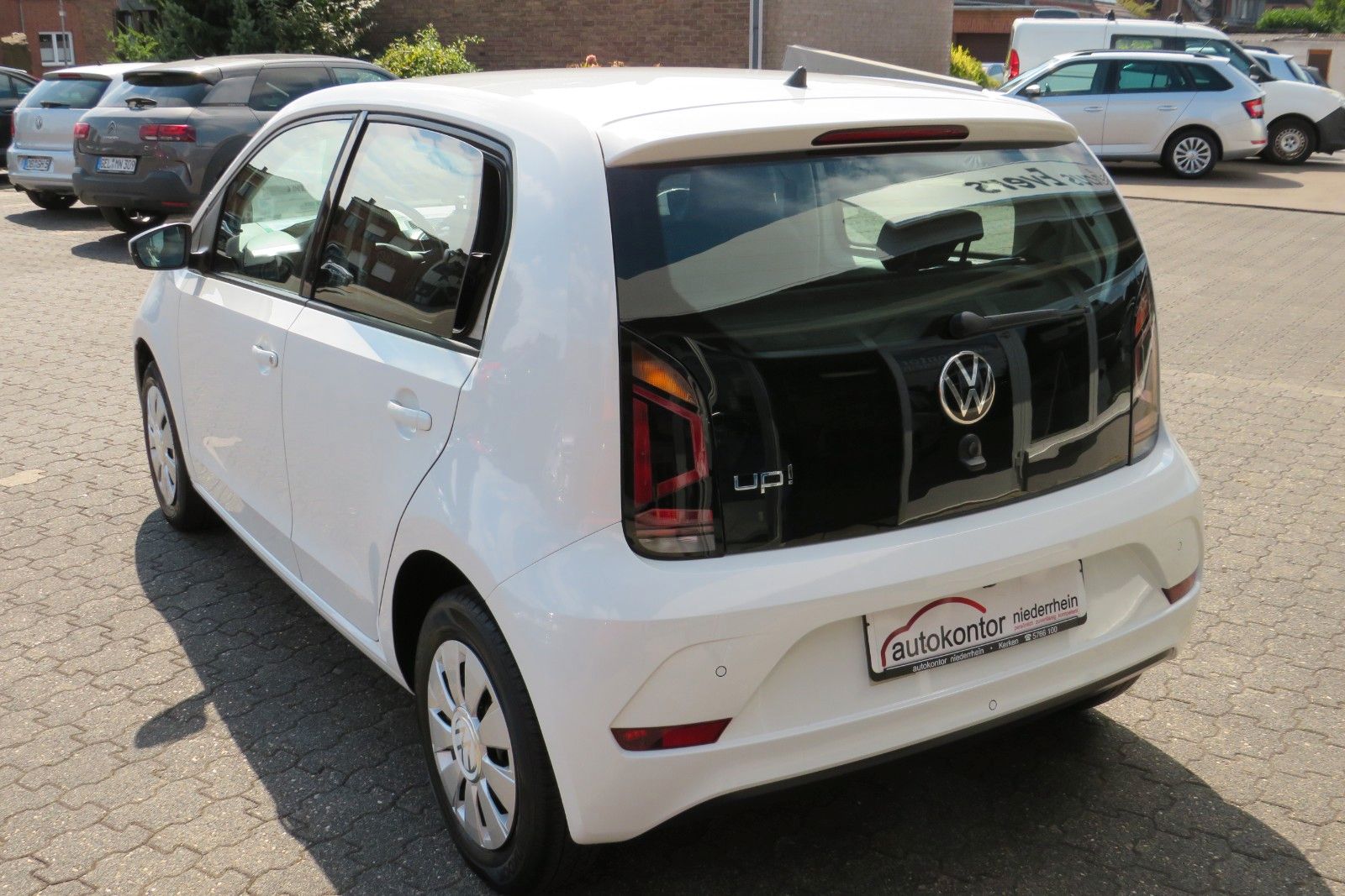 Fahrzeugabbildung Volkswagen up! 4 TÜREN KLIMA TELVOR DAB KAMERA PDC GRA 1.H