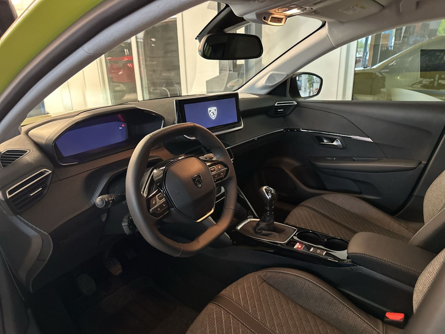 Fahrzeugabbildung Peugeot 208 Allure 1.2 PureTech 100 Navi 360 Kamera