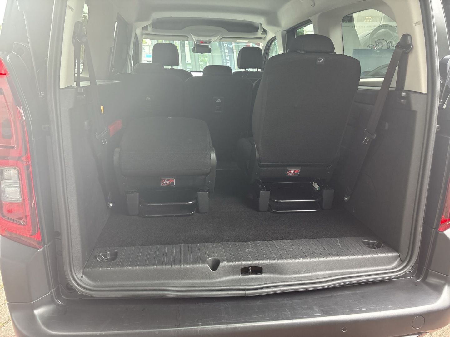 Fahrzeugabbildung Citroën Berlingo XL BlueHDi 130 EAT8 S&S Max Navi CarPla