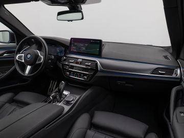Fahrzeugabbildung BMW 530e M Sport Kamera Laser HUD DAB HiFi Komfort