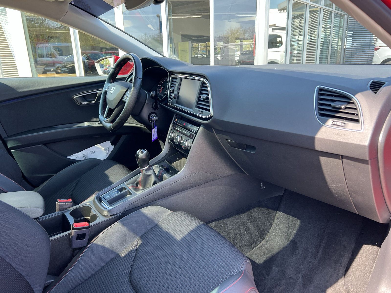 Fahrzeugabbildung SEAT Leon Sportstourer 1.4 TSI FR LED PANO NAVI