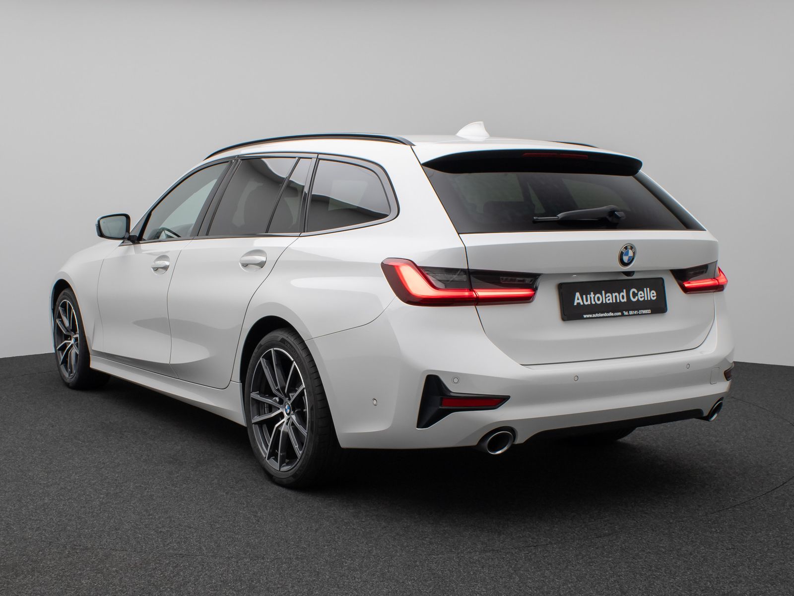 Fahrzeugabbildung BMW 320d xD Sport Line Panorama Laser 360° HUD HiFi