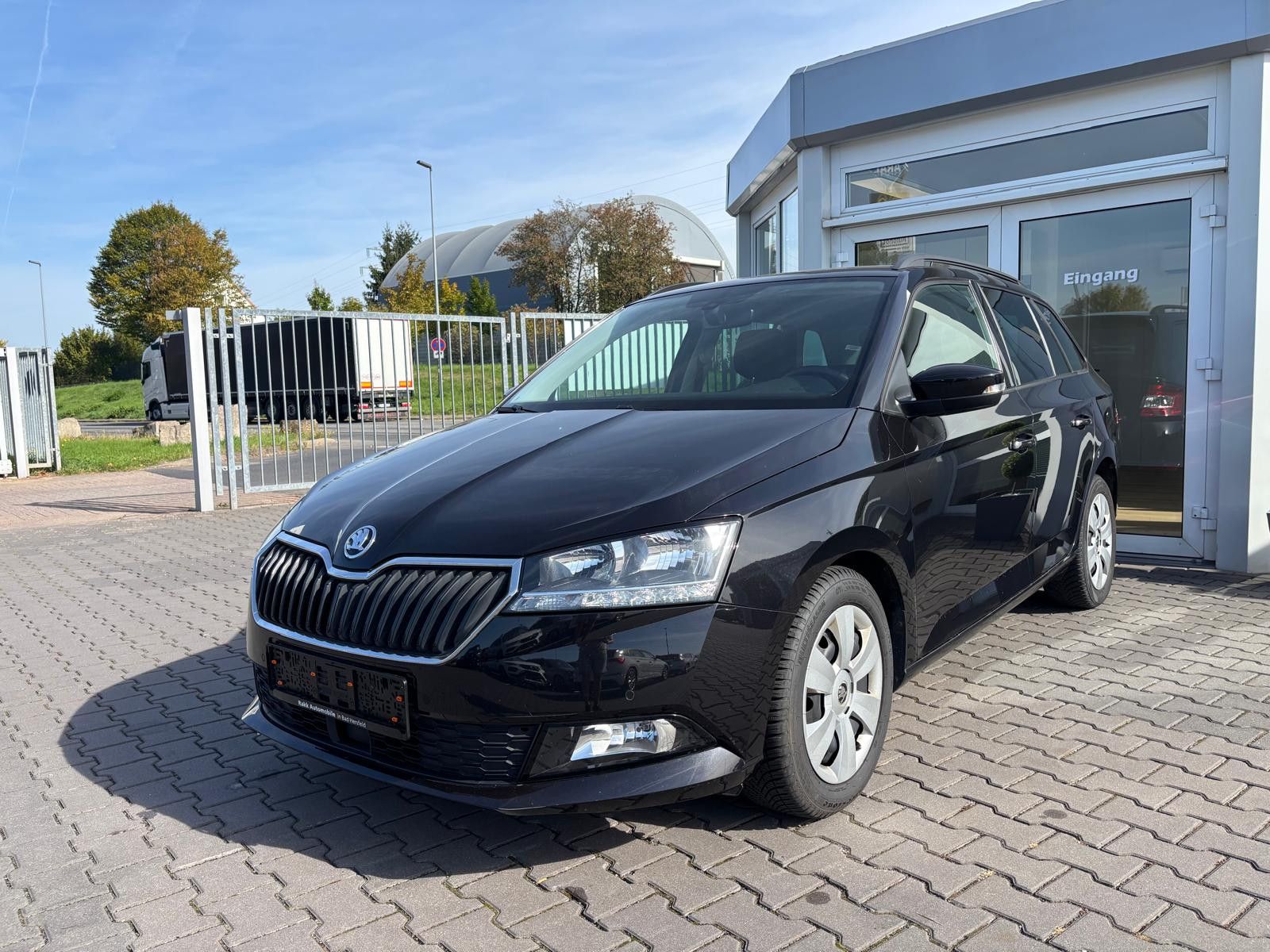 Fahrzeugabbildung SKODA Fabia Combi DSG BUSINESS-NAV-PDC-SHZ-APPS-TEMP