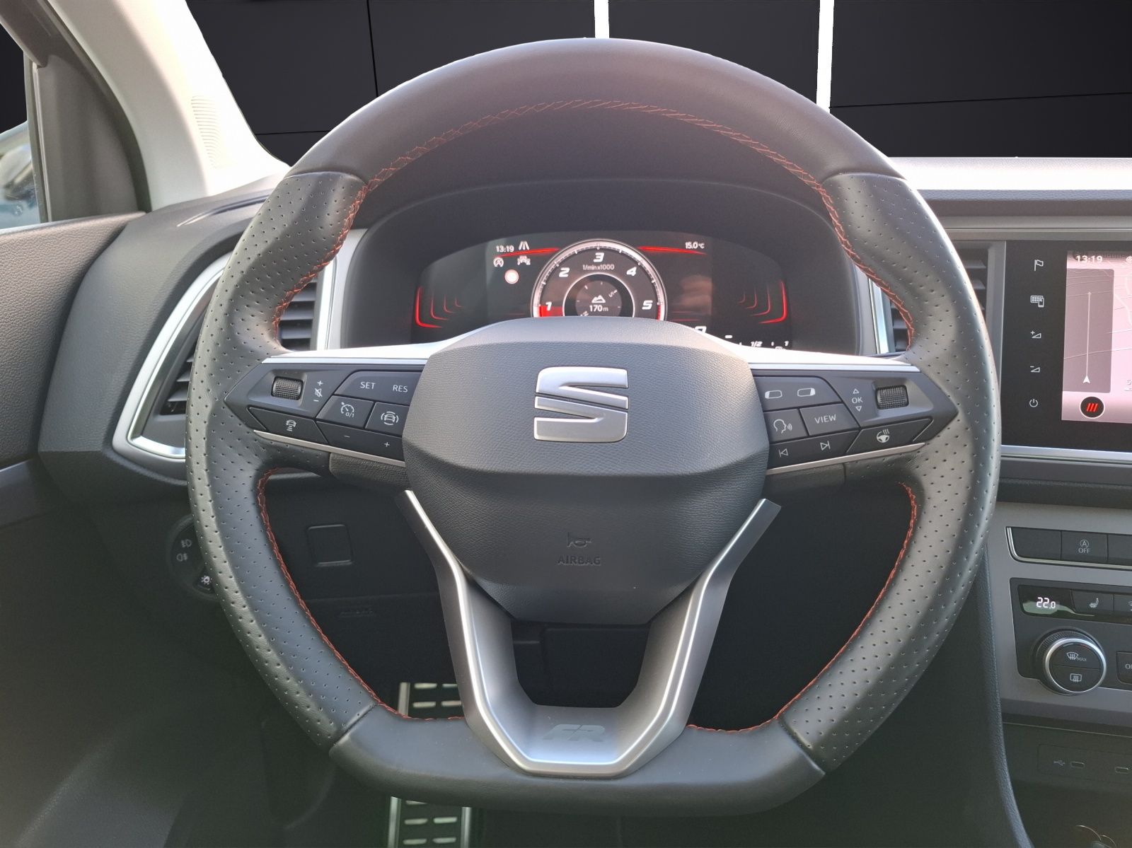 Fahrzeugabbildung SEAT Ateca TDI FR-Line DSG LED Navi ACC RFK SH 18"
