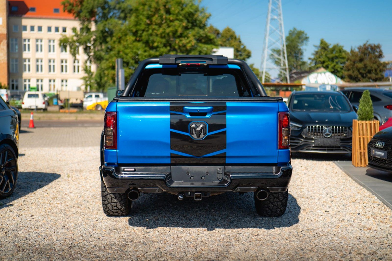 Fahrzeugabbildung Dodge RAM 5.7 V8 HEMI 4x4 OFFROAD Night-Paket *LED*