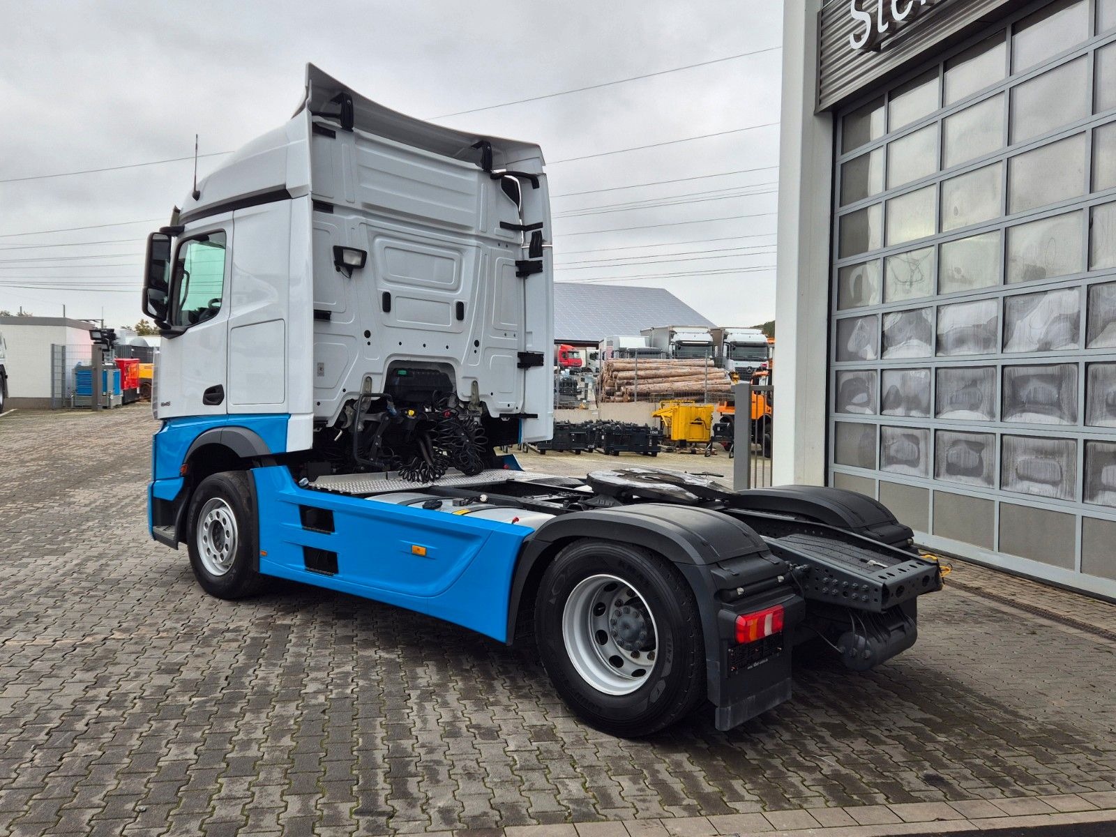 Fahrzeugabbildung Mercedes-Benz Actros 1845 LS Öl-Retarder Navi PPC 2x Bett