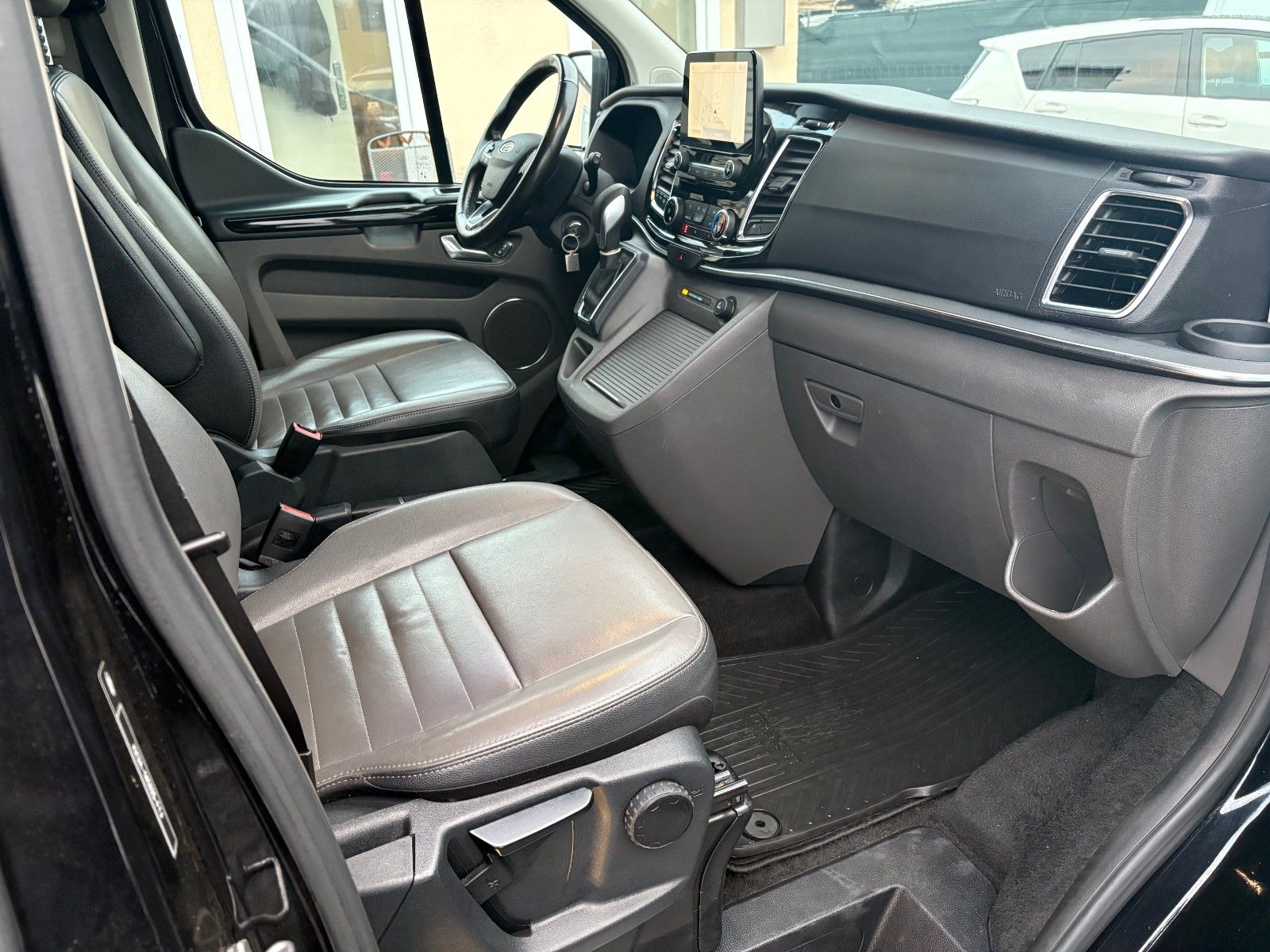 Fahrzeugabbildung Ford Tourneo Custom Aut. 320 L2 Tourneo Titanium Lede