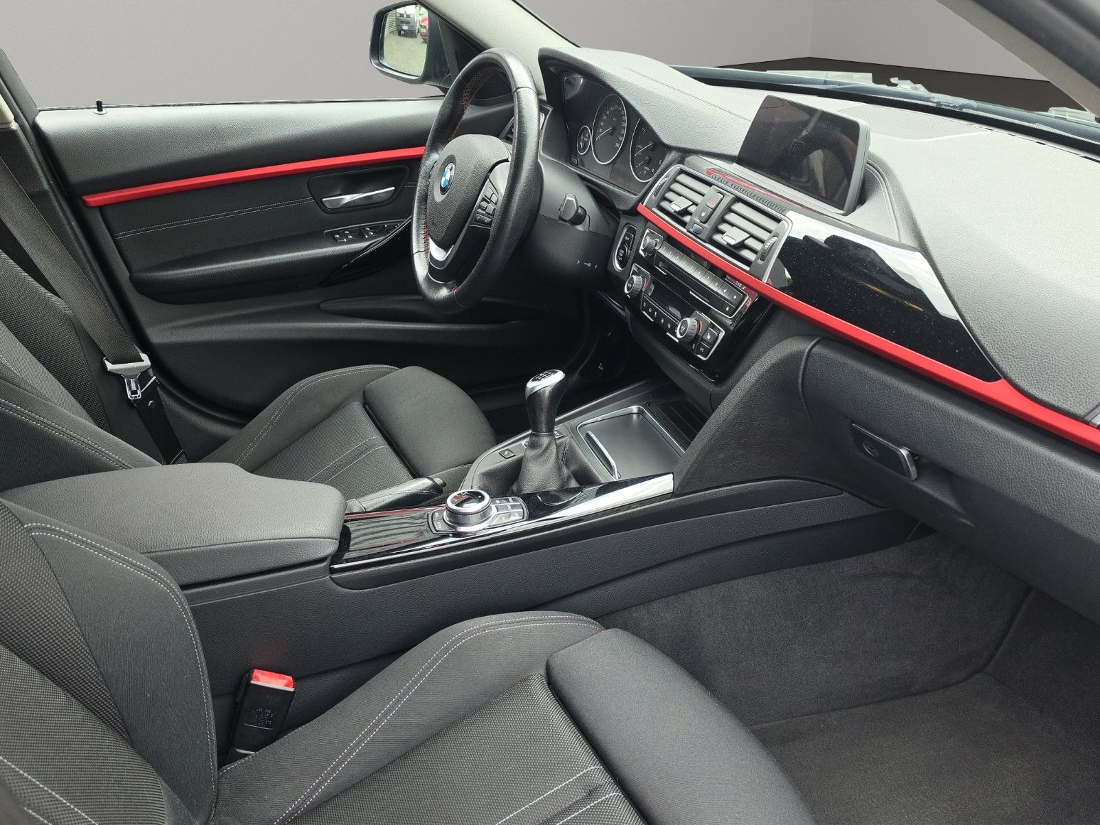 Fahrzeugabbildung BMW 3 Touring 318 d Sport Line Navi Led Scheinwerfer