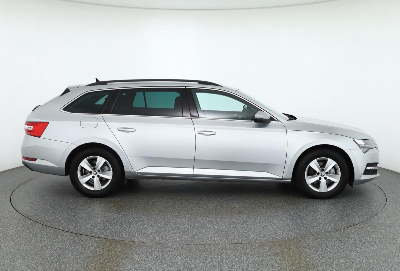 Skoda Superb Combi 2.0 TDI DSG Standheizung ACC 360°
