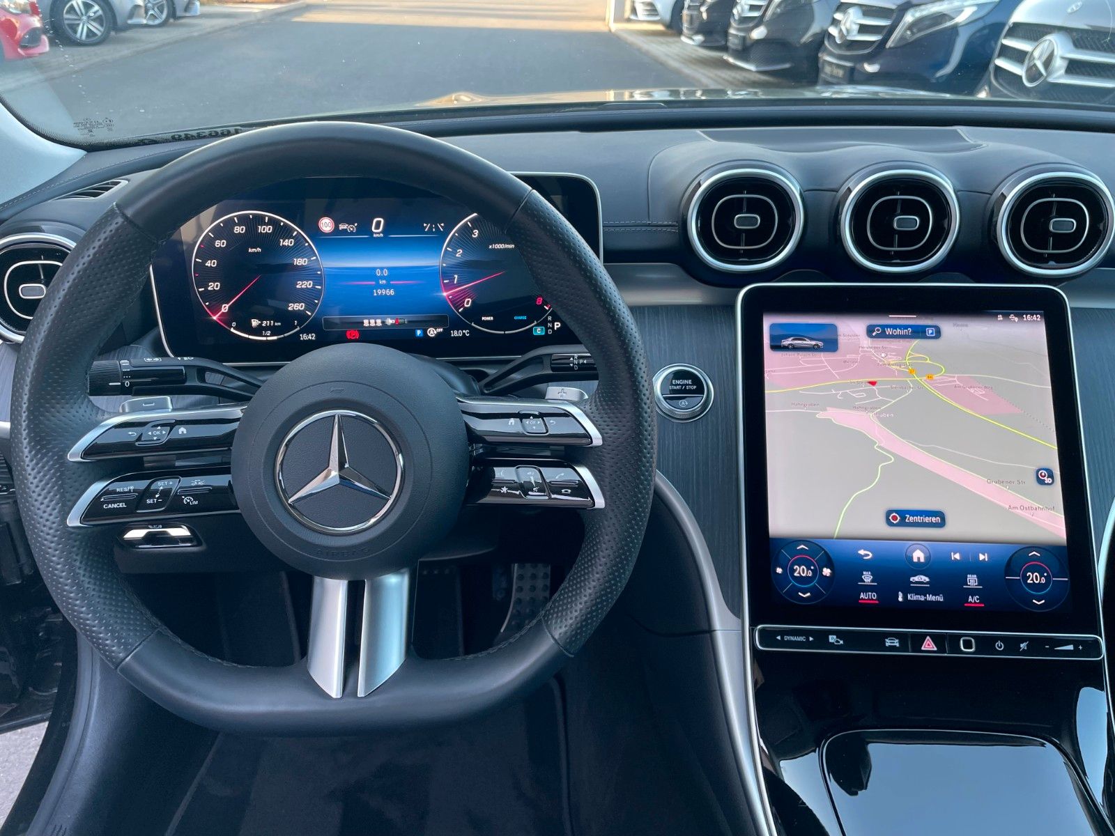 Fahrzeugabbildung Mercedes-Benz C 200 AMG AHK+Memory+Distr+R-Kamera+Keyless+19"