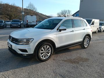 Volkswagen Tiguan - 1