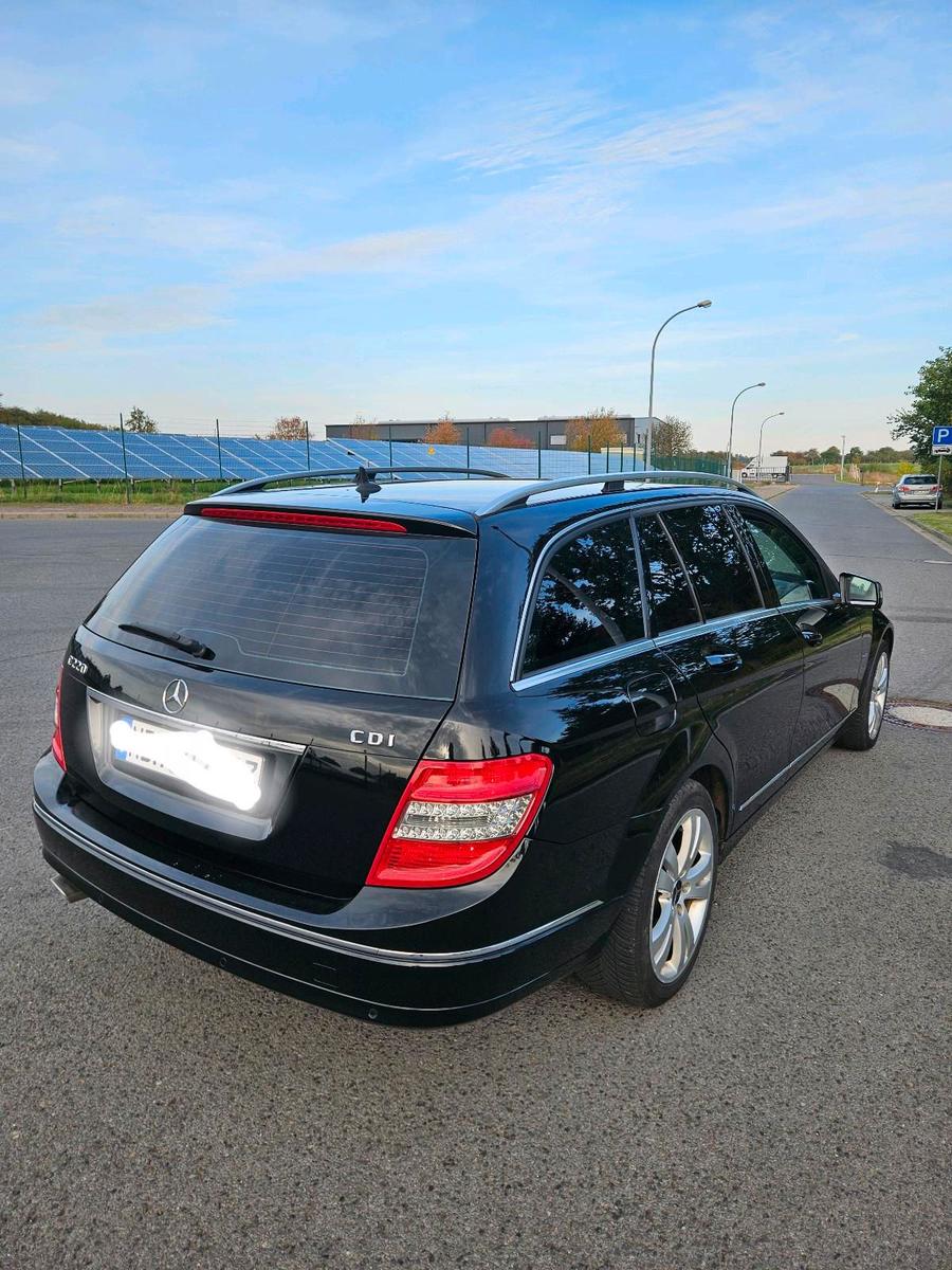 Mercedes-Benz 220 2010 — photo 9