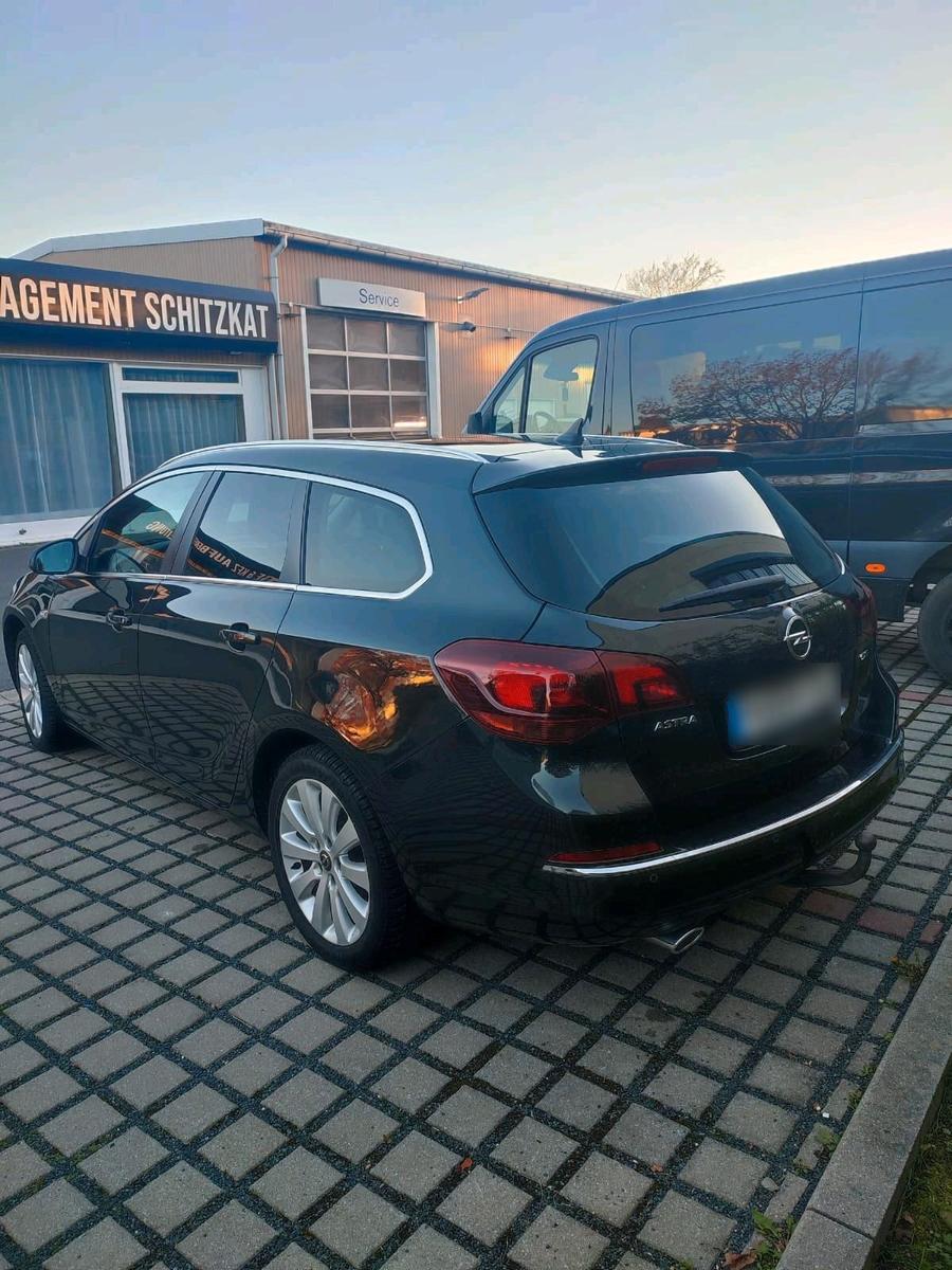 Opel Astra 2014 — photo 8