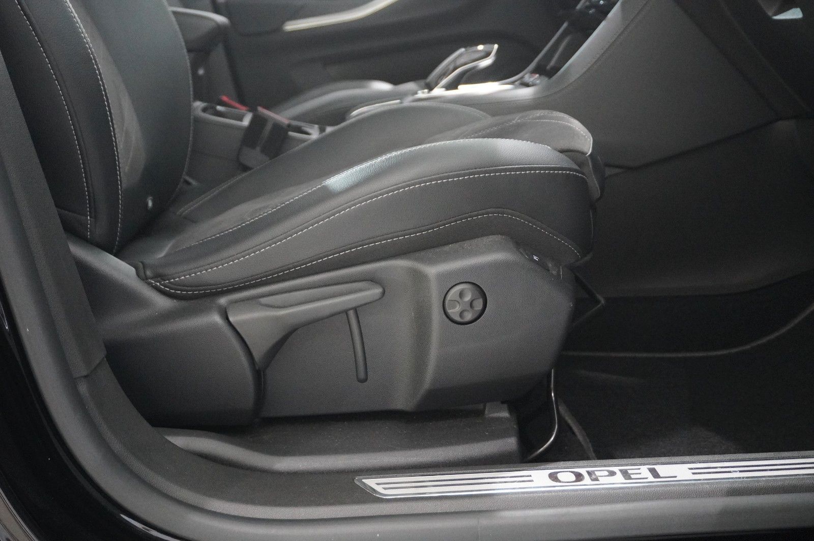 Fahrzeugabbildung Opel Grandland (X) ULTIMATE 4HYBRID NAVI/LED/SPORT/SH