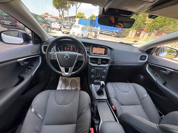 Volvo V40 Cross Country - 10