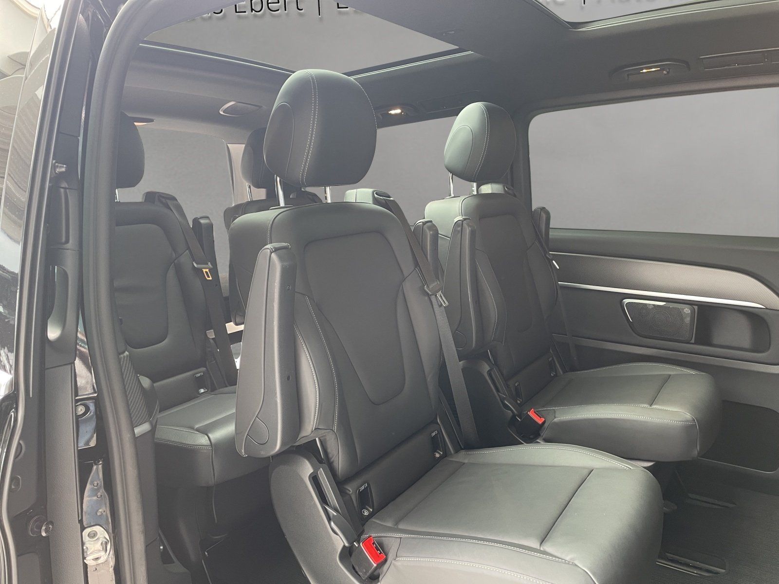 Fahrzeugabbildung Mercedes-Benz V300d L Avantg Edition AMG Pano ILS Burm 360°AHK