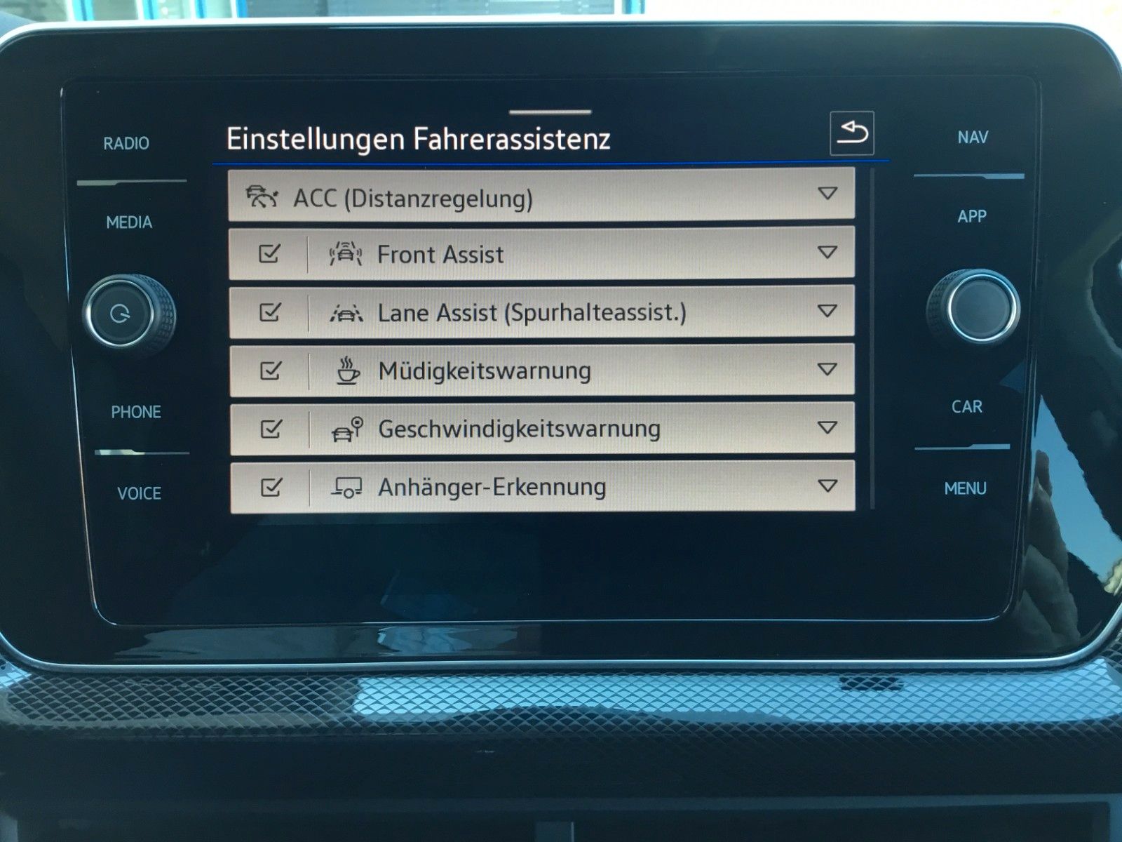 Fahrzeugabbildung Volkswagen T-Cross 1.0 TSI DSG GOAL+AHK+ACC+AppConnect+LED
