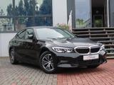 BMW 318d Autom. Head-up Klimaauto. Navigation - BMW 318 mit Diesel-Antrieb: Limousine, Automatik