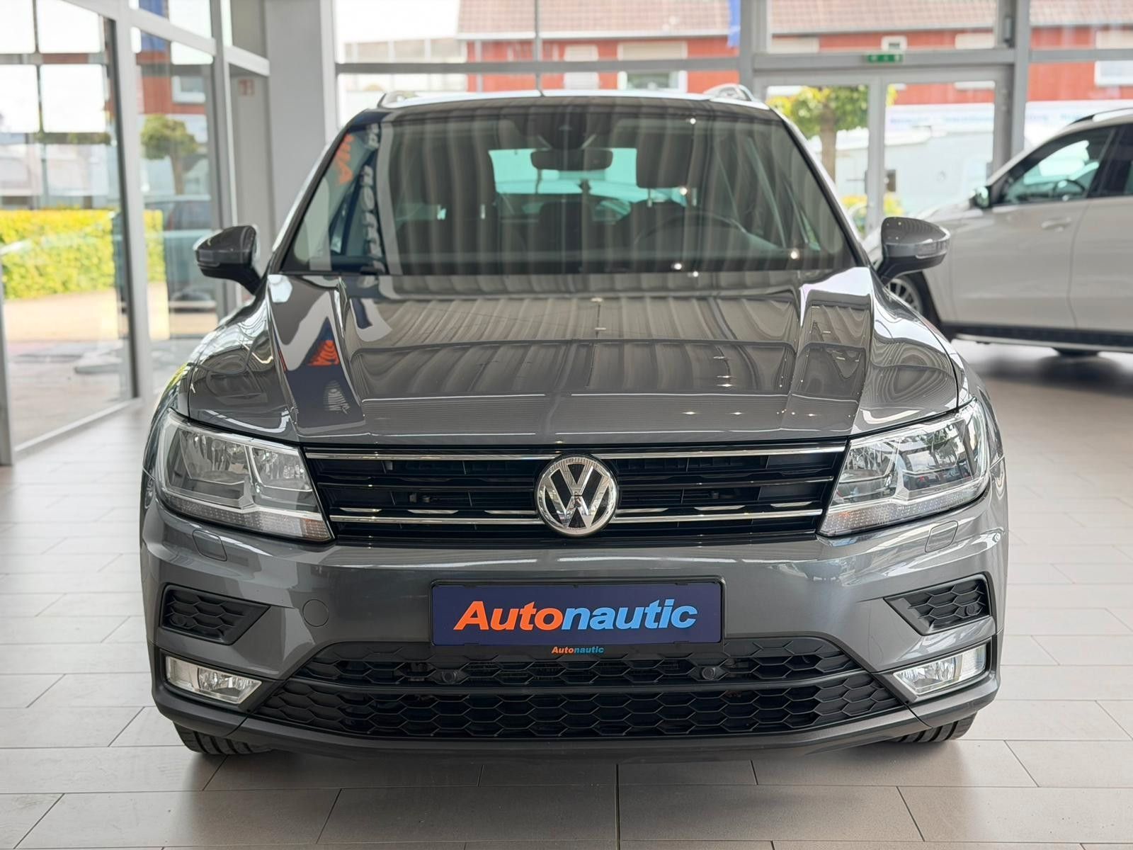 Fahrzeugabbildung Volkswagen Tiguan 2.0TDI Sound SITZHZG ACC NAVI AHK 8xALU