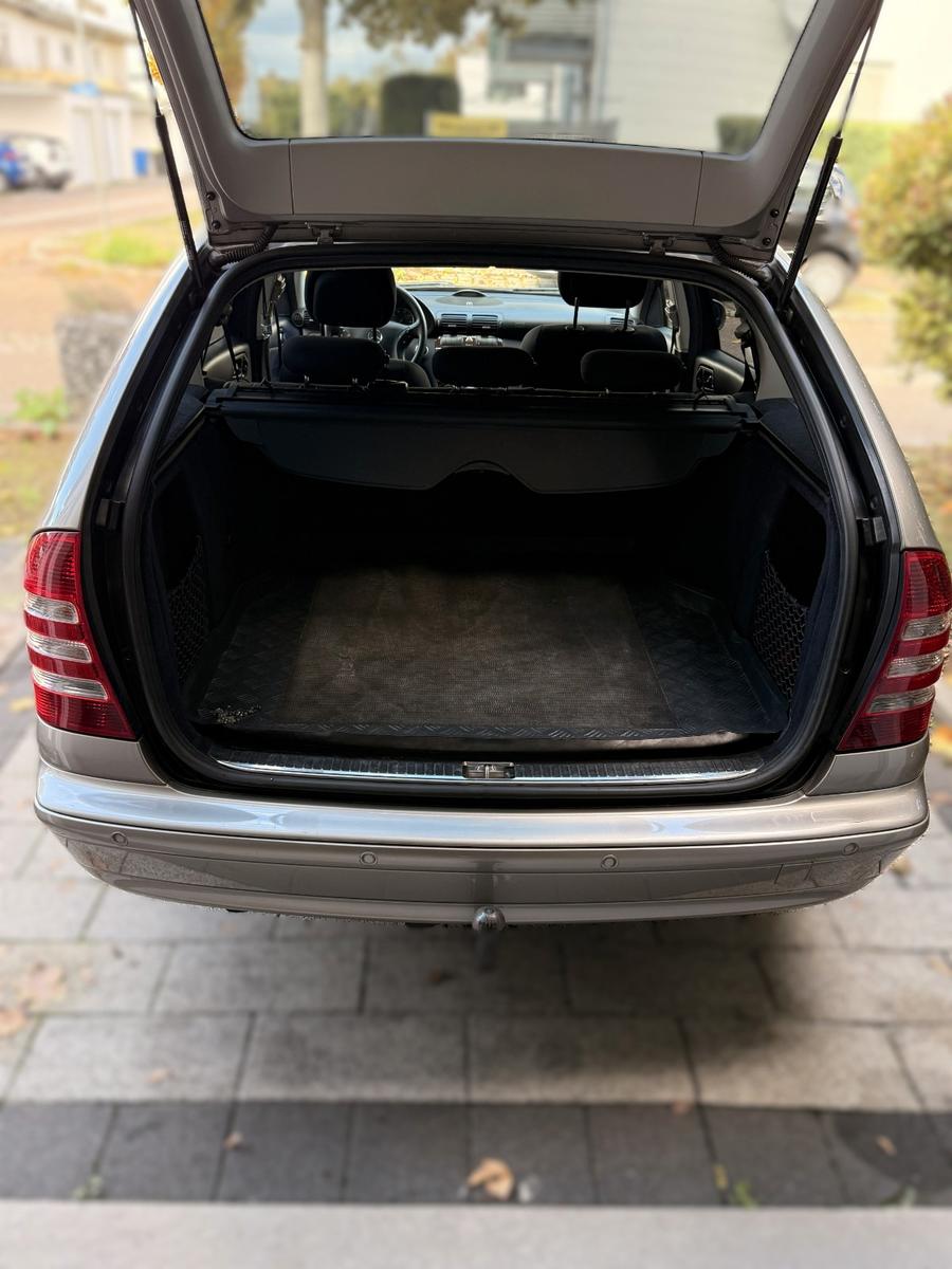 Mercedes-Benz C230 2006 — photo 9