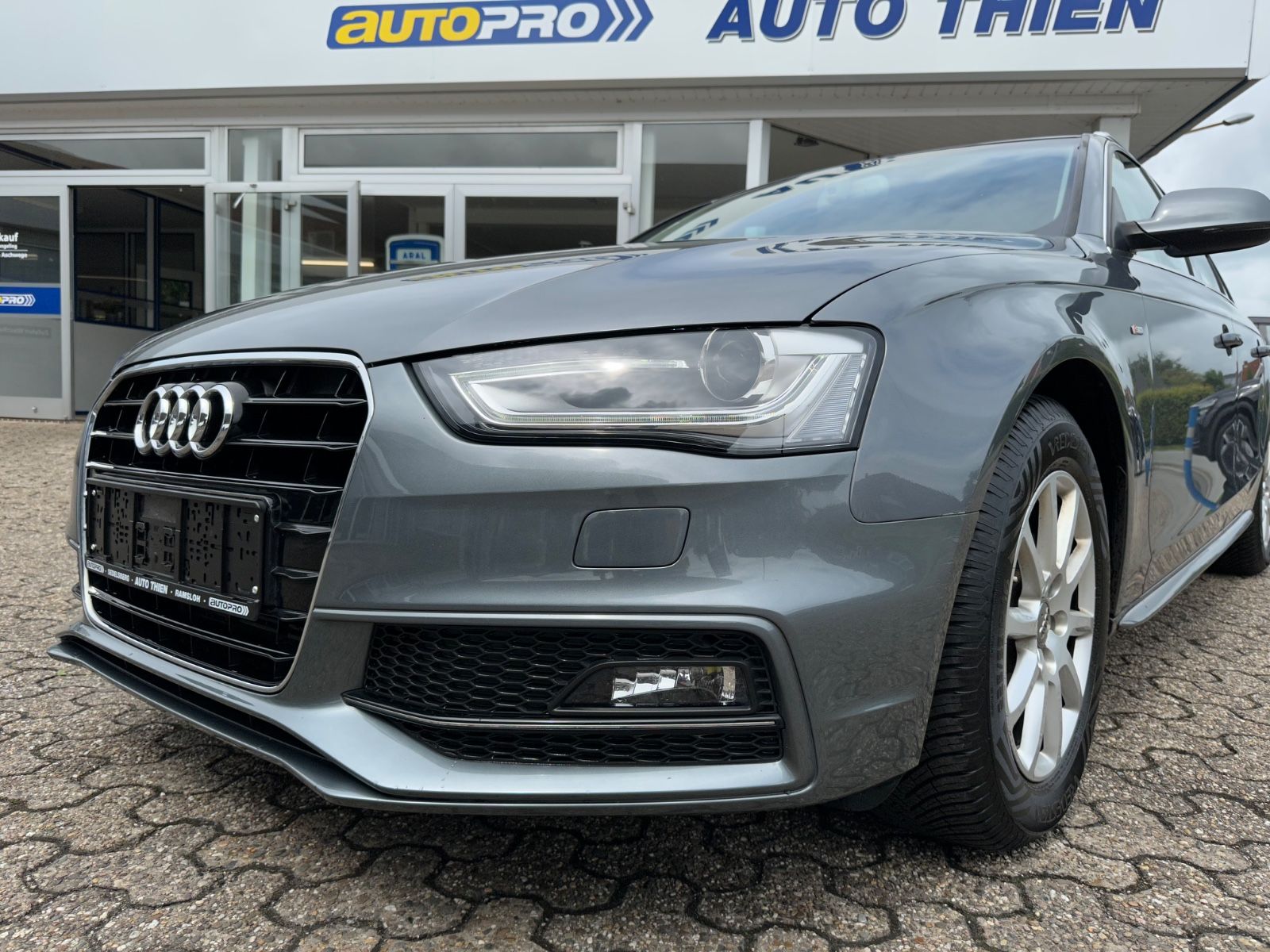 Fahrzeugabbildung Audi A4 Avant 1.8 TFSI S Line AHK/BiXenon/Navi/SHZG
