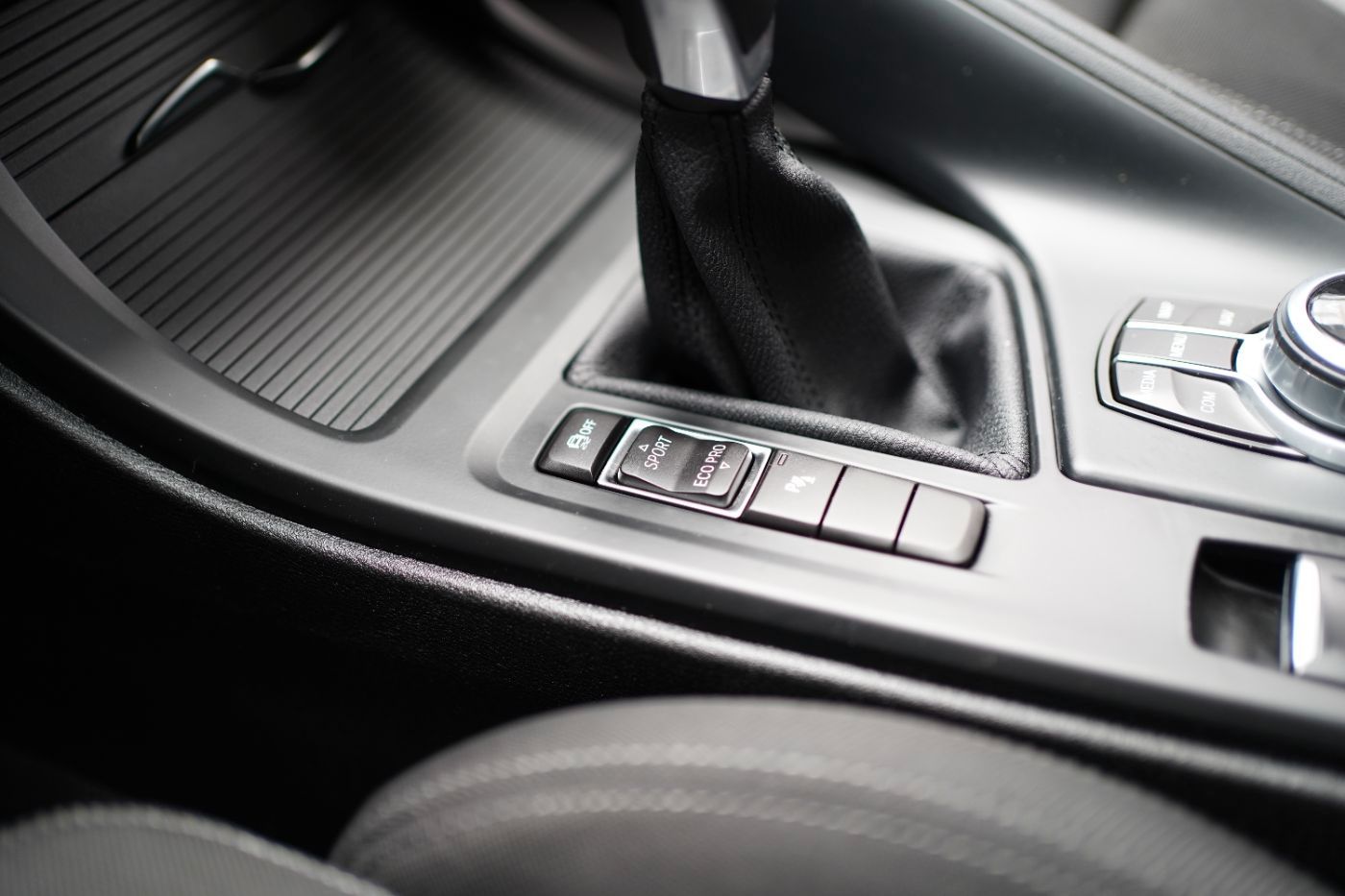 Fahrzeugabbildung BMW X1 18i Advantage +Sportsitze+LED+Parkassistent+