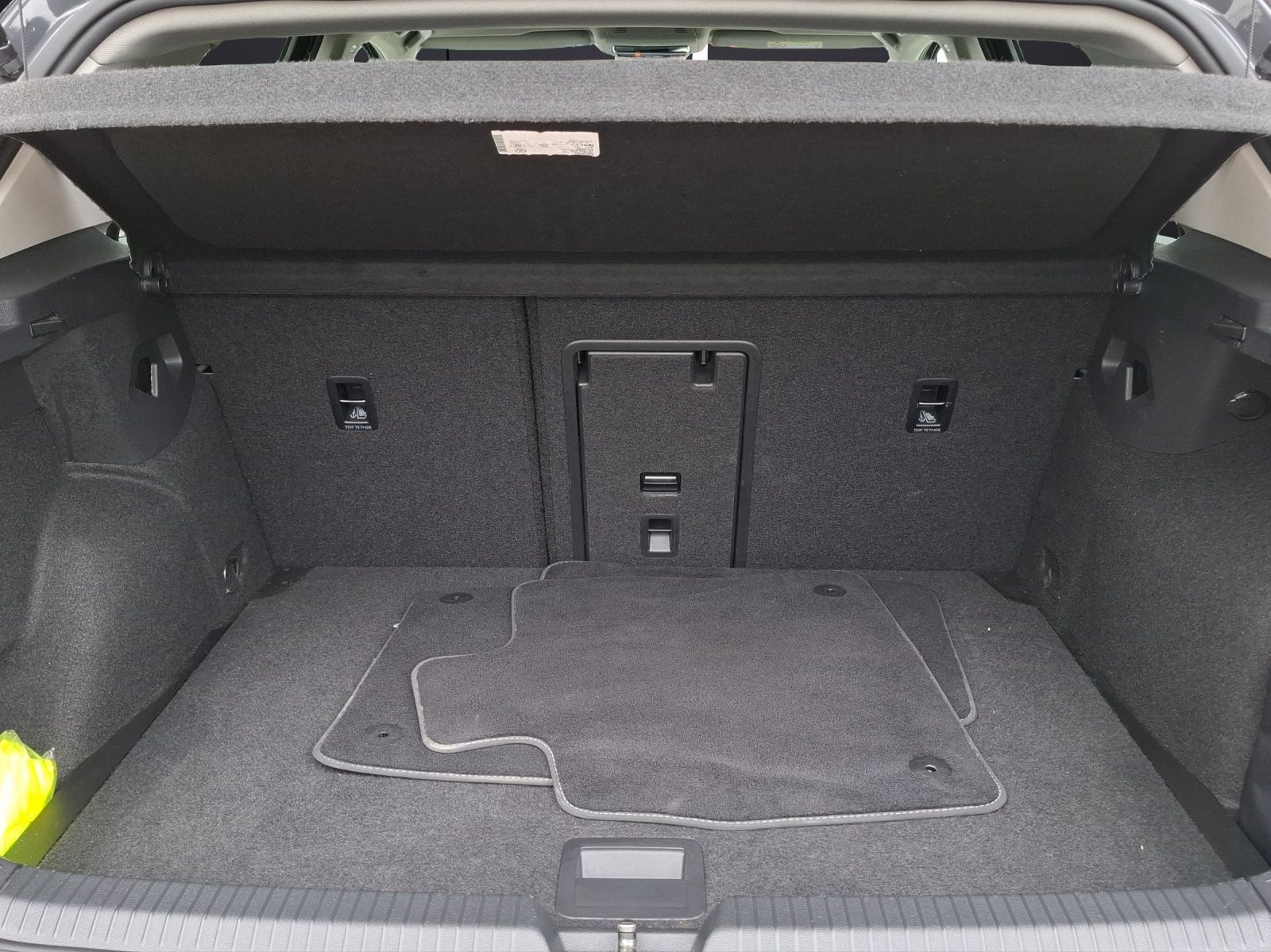 Fahrzeugabbildung Volkswagen Golf VIII TSI Active Standhzg. LEDplus Navi HUD