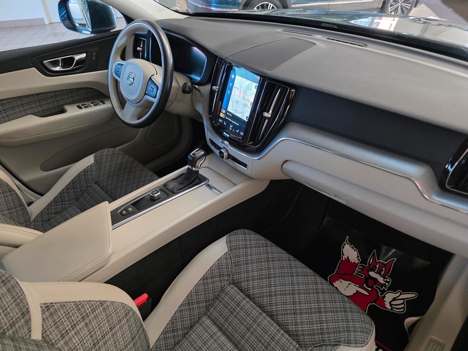 Fahrzeugabbildung Volvo XC 60 D4 /StandHz/Keyless/Carplay/Ahk