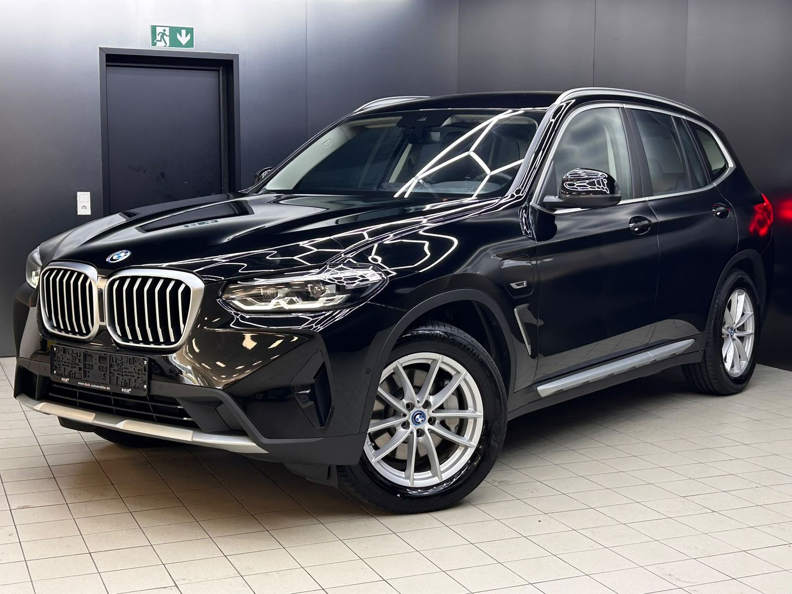 Fahrzeugabbildung BMW X3 30e xDr LED+NAVI+SHZ+KAMERA+HIFI+TEMP+AHK+MF+