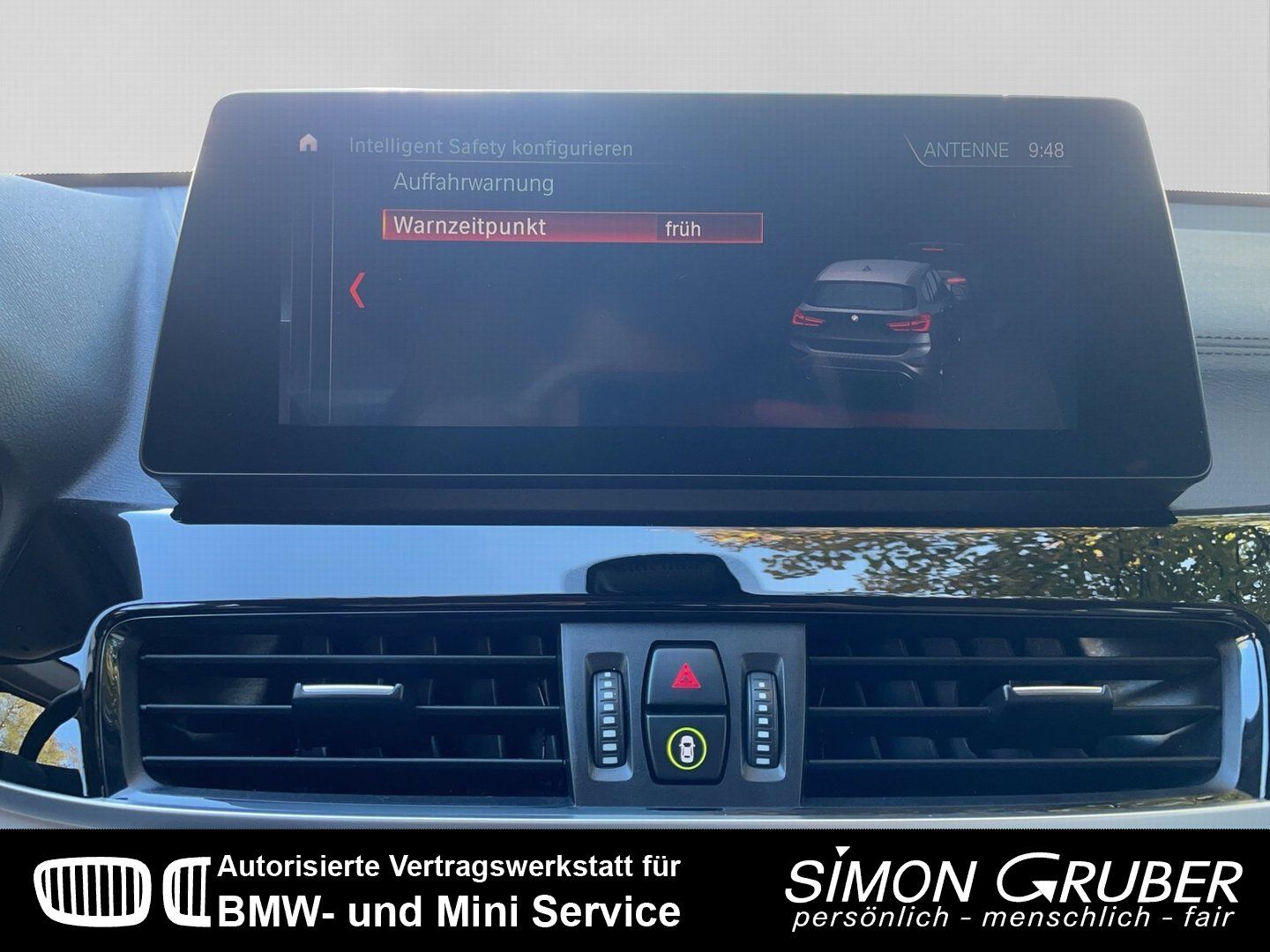 Fahrzeugabbildung BMW X1 xDrive20d Sport Line Navi+ HUD LED Kamera AHK
