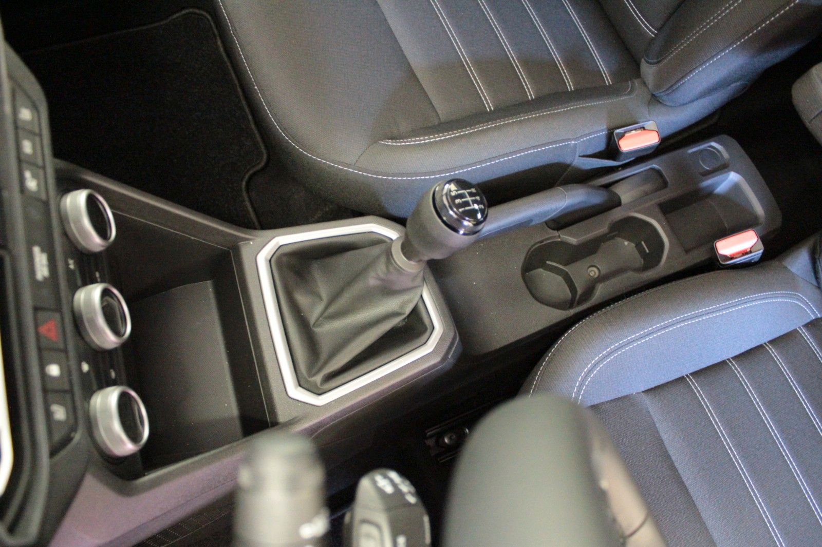 Fahrzeugabbildung Dacia Sandero TCe 100  ECO G Expression*Winterpaket*