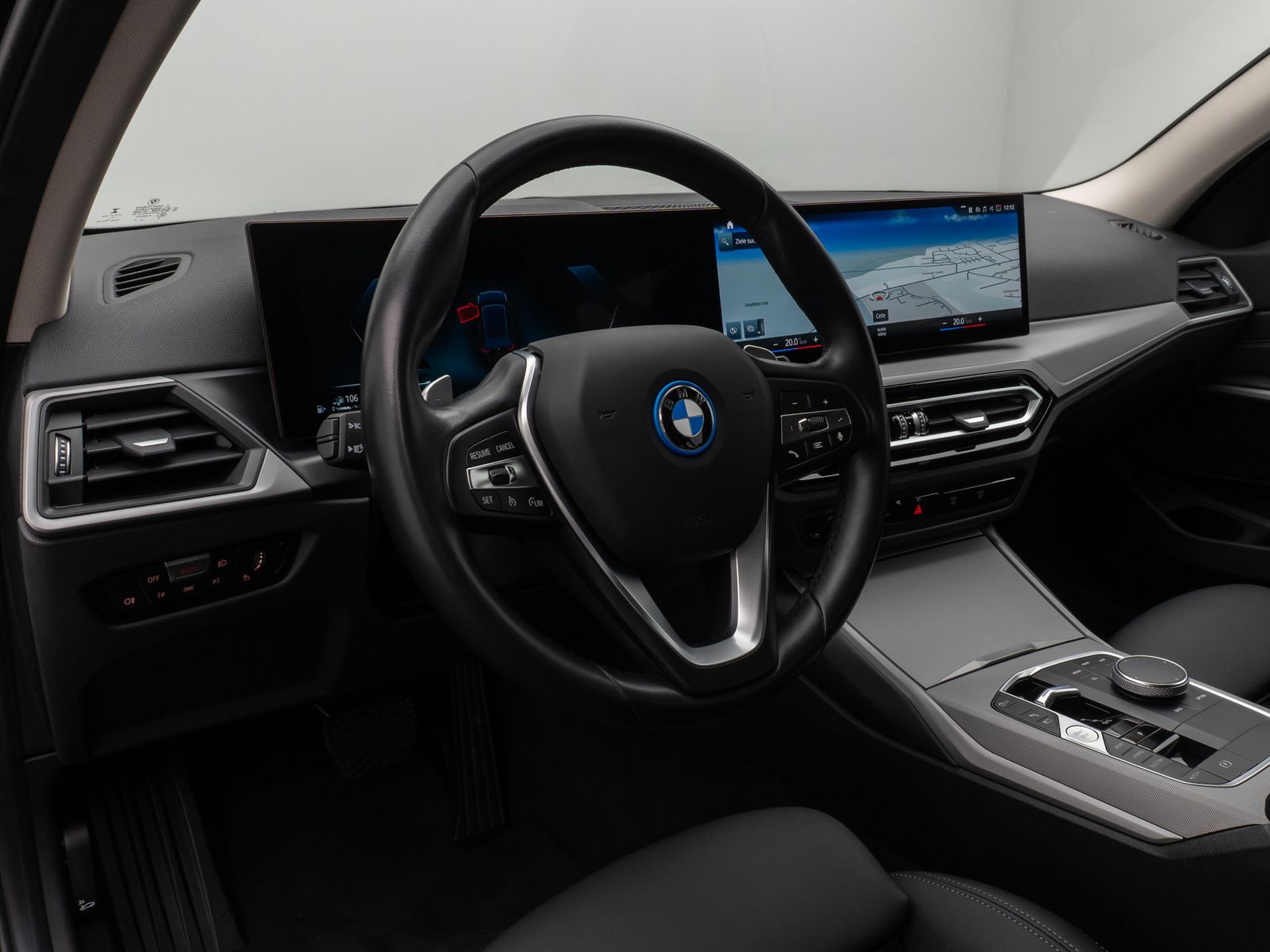 Fahrzeugabbildung BMW 330e DAB CockPit+ PDC Geschwindigkeitsreg Sport