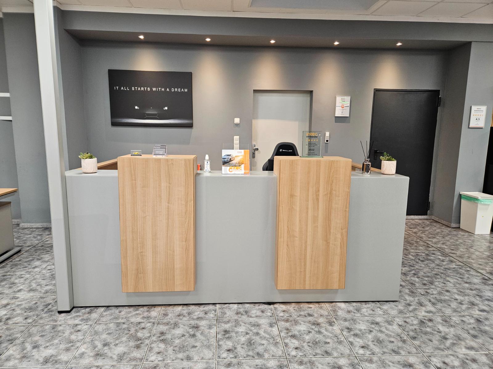 showroom-image-top