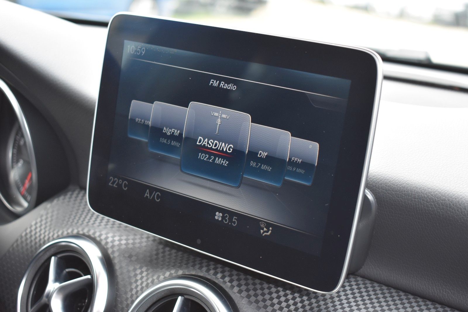Fahrzeugabbildung Mercedes-Benz A 180 BlueEfficiency Urban Autom. Navi Kamera