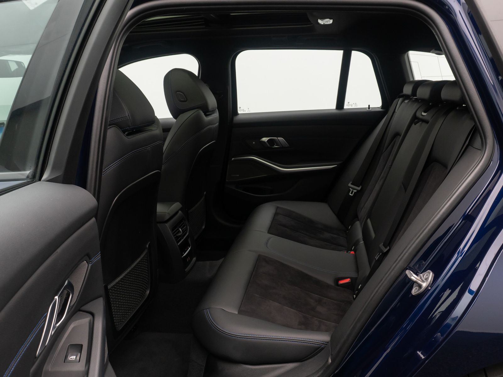 Fahrzeugabbildung BMW 320e M Sport AHK Panorama Stop&Go DAB H/K 18Zoll