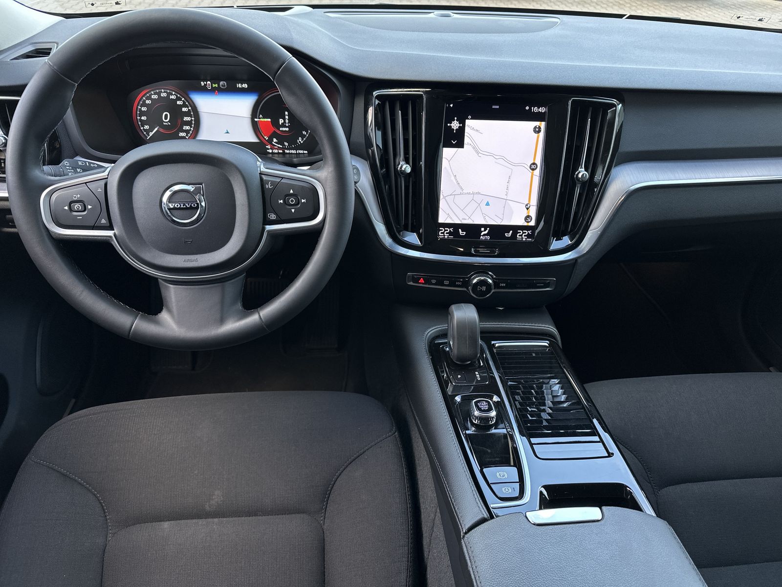 Fahrzeugabbildung Volvo V60 T6 Hybrid AWD INSCRIPTION NAV+LED+AHK+VC+HUD