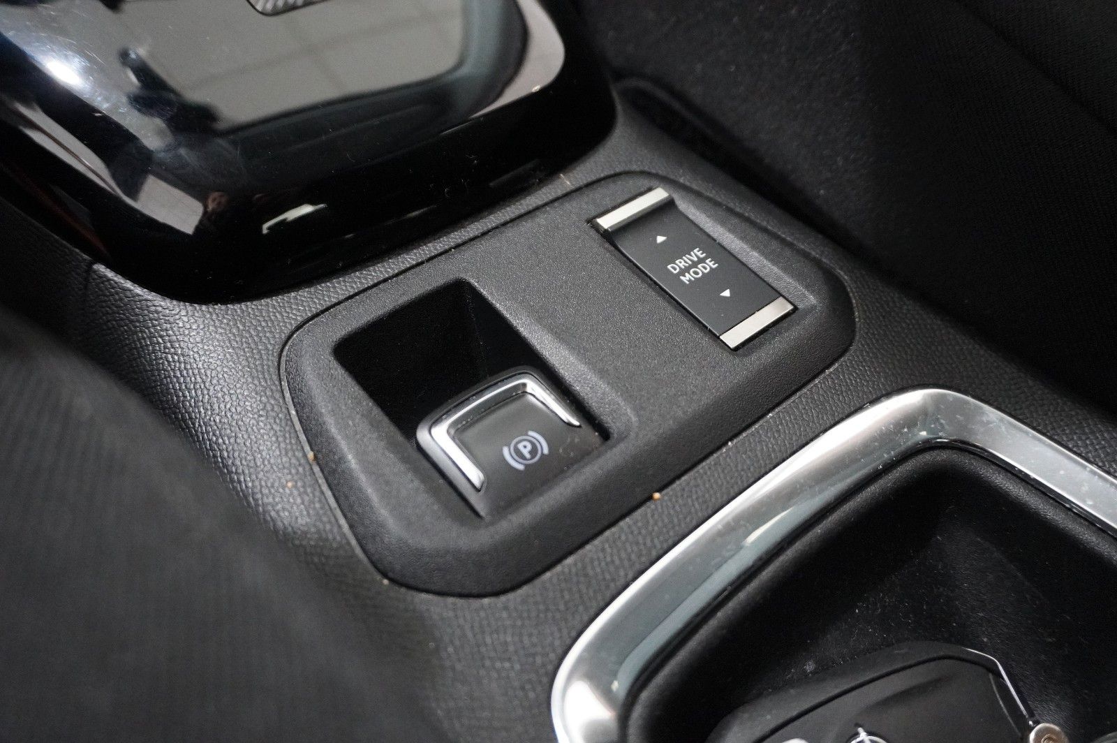 Fahrzeugabbildung Opel Corsa-e F EDITION 7KW NAVI/VIRT/TEMP/DAB/WÄRMEP.